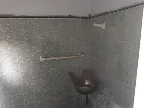 CASA LOTE PROPIO - ESQUINA  - 4 AMBIENTES PATIO PEQUEÑO - GRAN TERRAZA-ESCUCHA OFERTAS