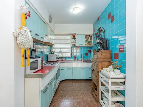 VENTA CASA CON POTENCIA Y SOLIDEZ V SARMIENTO