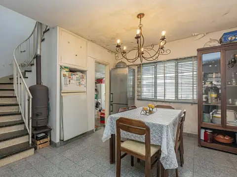 VENTA CASA CON POTENCIA Y SOLIDEZ V SARMIENTO