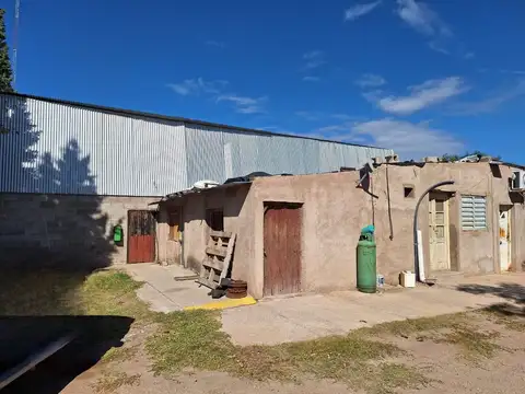 VENTA DE GALPON INDUSTRIAL CON CASA Y CANTERA