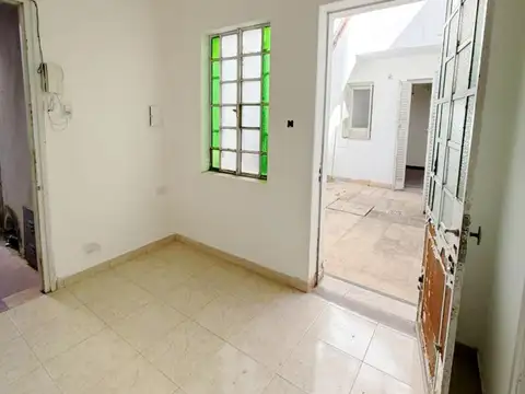 Casa 7 ambientes con 1 baño