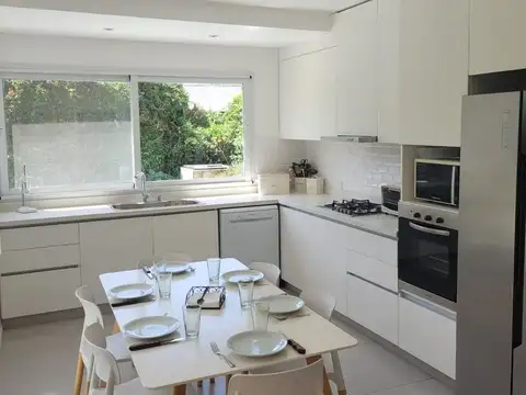 Casa en Alquiler Temporal en El Jacaranda, USD 3.500