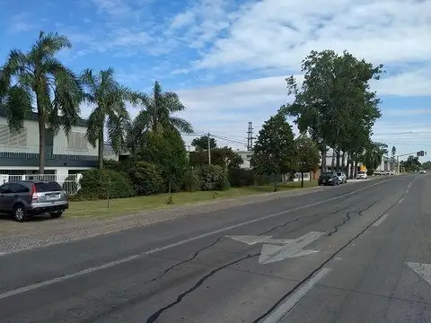 Av. Angela de la Casa  423