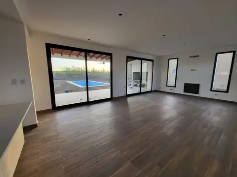 Casa 4 ambientes con 3 baños