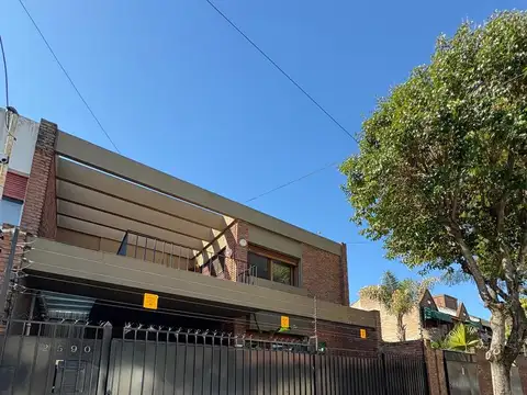 Casa en Venta con 3 cocheras