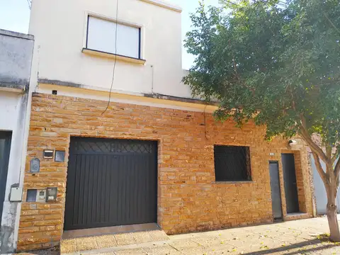 PH DE 3 AMB. EN PLANTA BAJA LATERAL.