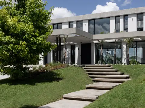 ESPECTACULAR CASA EN VENTA  PILARA LA DILIGENCIA