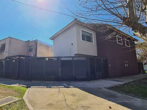 VENTA CASA  4 amb EN ITUZAINGO