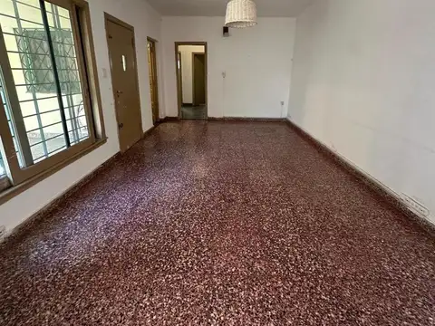 Casa de 5 Ambientes con Cochera en Bernal zona Nuevo Quilmes
