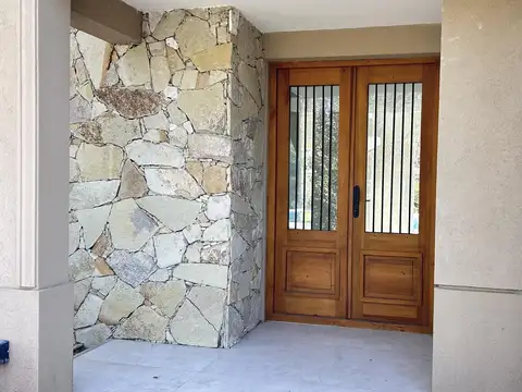 Casa 6 ambientes con 4 baños