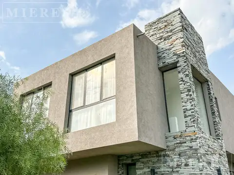 Casa en venta en San Ramiro, Pilar del Este