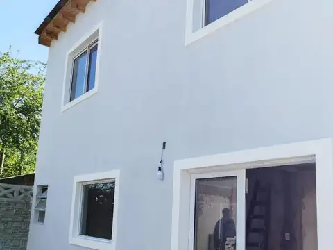 Casa 4 ambientes con 2 baños