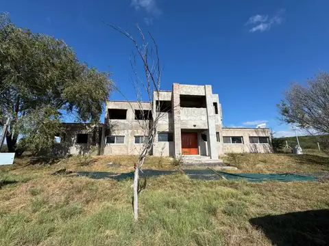 VENTA CASA EN COUNTRY ALTOS CARLOS PAZ A TERMINAR