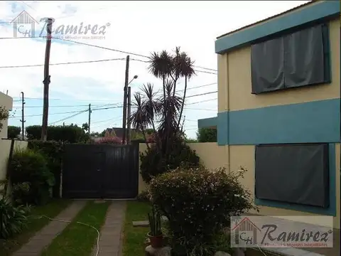 Casa 6 ambientes con 2 baños