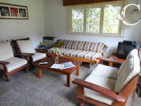 Casa 4 ambientes con 2 baños