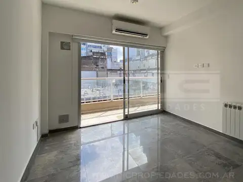 Adolfo Alsina 1500 entre Avellaneda y Av Maipu