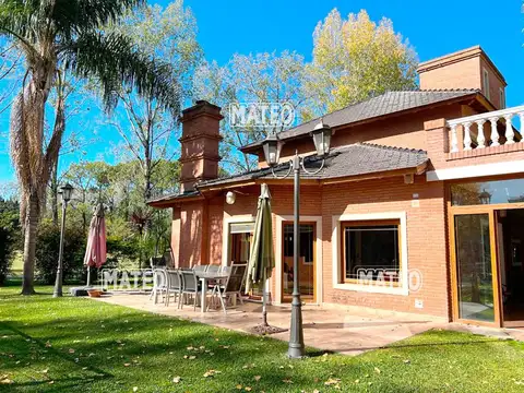 Casa en Venta con 4 cocheras