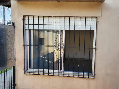 CASA EN VENTA + DEPTO