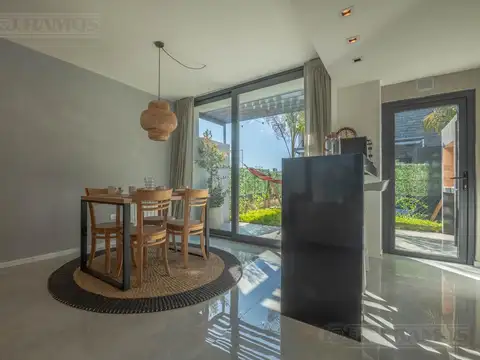 Casa en Venta con 1 cochera