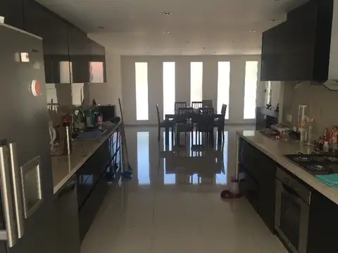 Casa en Venta en Lomas De Zamora, USD 600.000