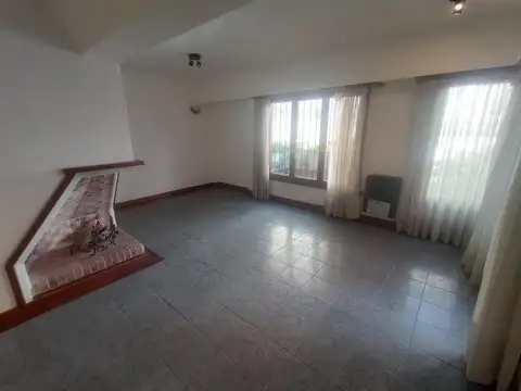 Depto Tipo Casa en Alquiler de 6 ambientes
