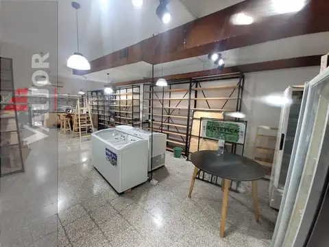 Excelente local en 1 planta - V. Urquiza 