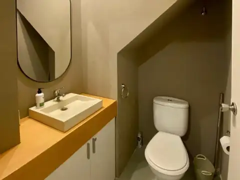 Alquiler. Dúplex. 2 Ambientes. Córdoba y Concepción Arenal.