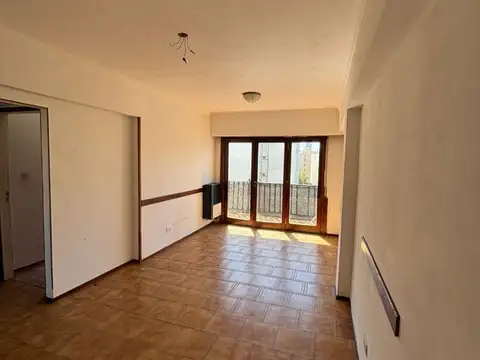 DEPARTAMENTO TRES AMBIENTES CON COCHERA CUBIERTA