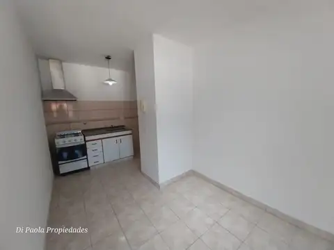 Comodo depto tipo casa a pocas cuadras de la estacion de Lomas.