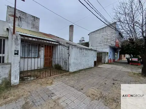 73 E/ 121 y 122-Casa en venta a reciclar de 4 dormitorios + depto