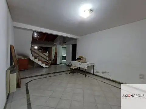 Casa 6 ambientes con 2 baños