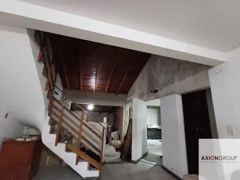 73 E/ 121 y 122-Casa en venta a reciclar de 4 dormitorios + depto