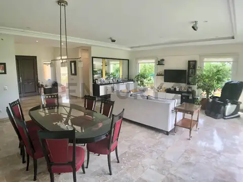 Casa en Venta con 5 cocheras