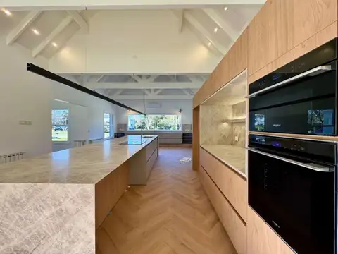 CASA VENTA SAN DIEGO LOTE 3000 M2 5 AMB PISCINA