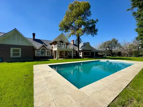 Casa en Venta con 3 cocheras