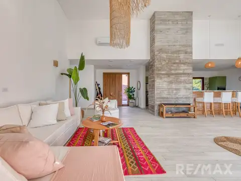 Casa 4 ambientes con 2 baños