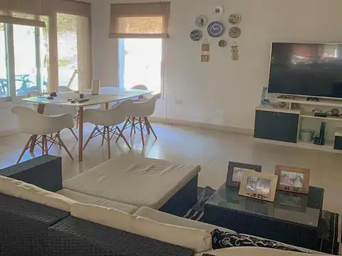 Casa en Venta en Barrio Parque Leloir, USD 425.000