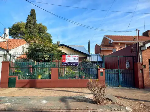 CASA 6 AMB + DEPEND S/GRAN LOTE EN ZONA RESIDENCIAL. INMEJORABLE UBICACION.