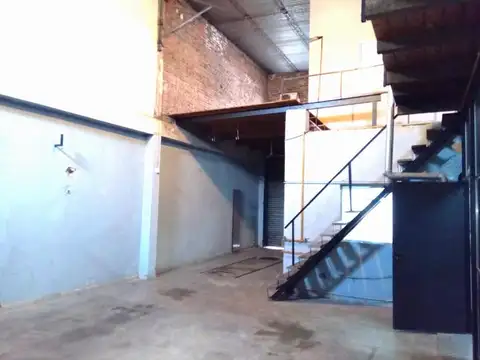 LOCAL + GALPON + OFICINAS A METROS DEL SHOPPING