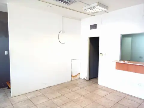 LOCAL + GALPON + OFICINAS A METROS DEL SHOPPING