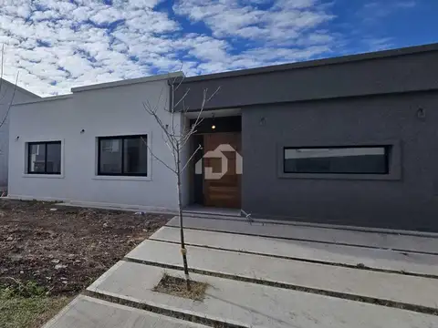 Casa  en Venta en Santa Lucia, Pilar del Este, Pilar