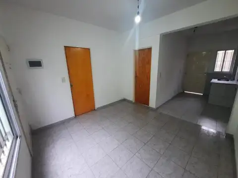 Depto Tipo Casa en Alquiler en Villa Dominico, $ 370.000