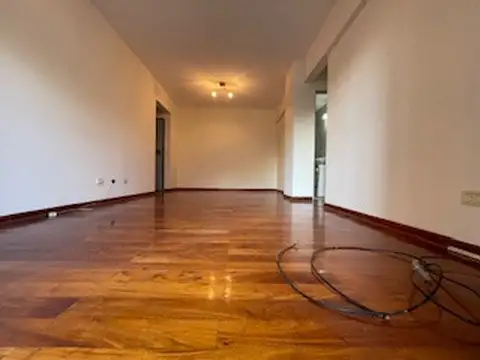 4 AMBIENTES C/ COCHERA FIJA, EDIF T.BLANCAS RECICLADO EN PISOS, COCINA, 2 BAÑOS, PLACARES EQ SPLIT