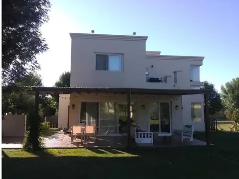 Casa en Venta - 2 Dormitorios 2 Baños- 1200mts2 - Pilar