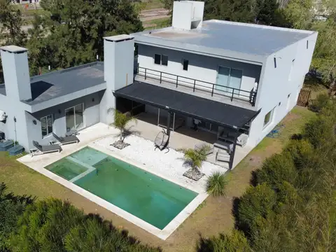 Casa 5 ambientes con 5 baños