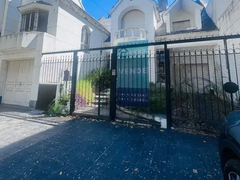 IMPONENTE CASA EN ABASTO