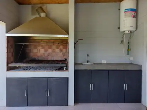 VIVIENDA UNIFAMILIAR DE 100M2 CUBIERTOS EN EL BARRIO PARQUE YRIGOYEN, CALLE FORTÍN - FICHA 9934