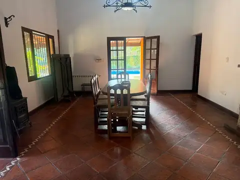 Casa en Venta con 2 cocheras