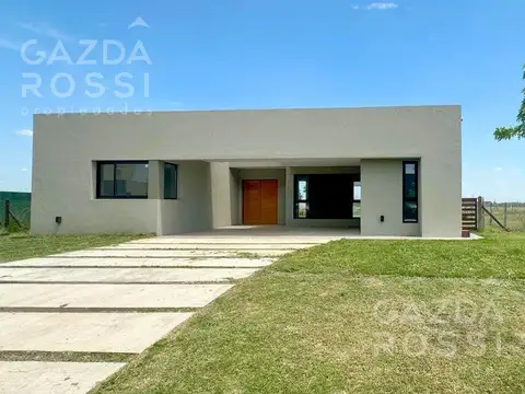 Casa a estrenar con pile, galería y cochera cubierta en San Simon 