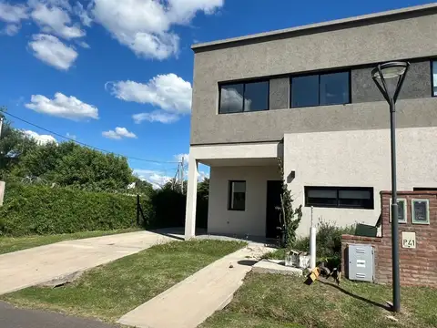 Casa en Alquiler de 3 dormitorios